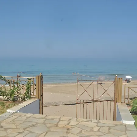 Beachfront Studio In Agios Gordios Beach * 阿齐欧斯·贡多斯