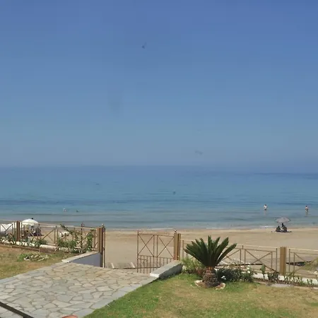 Beachfront Studio In Agios Gordios Beach 公寓