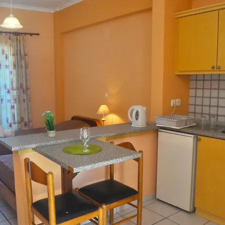 Beachfront Studio In Agios Gordios Beach 公寓 *