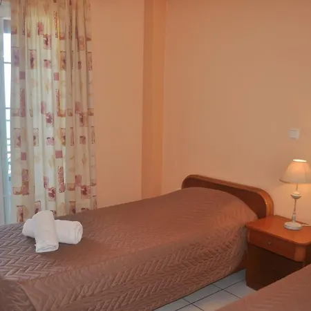Beachfront Studio In Agios Gordios Beach 公寓