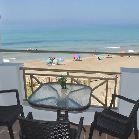 Beachfront Studio In Agios Gordios Beach 公寓